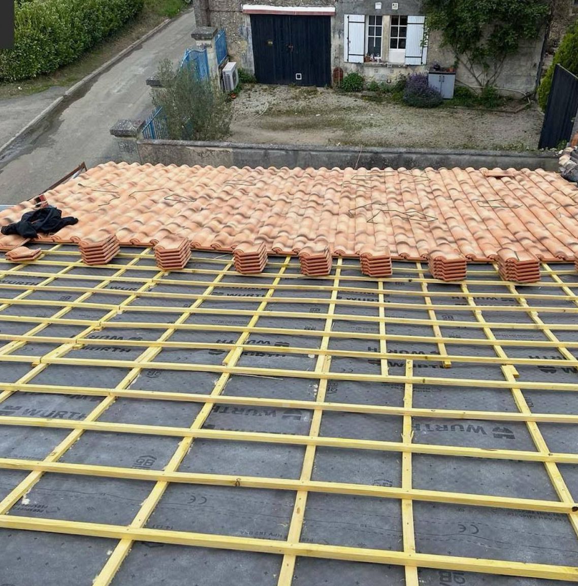 Installation de nouvelle couverture en cours
