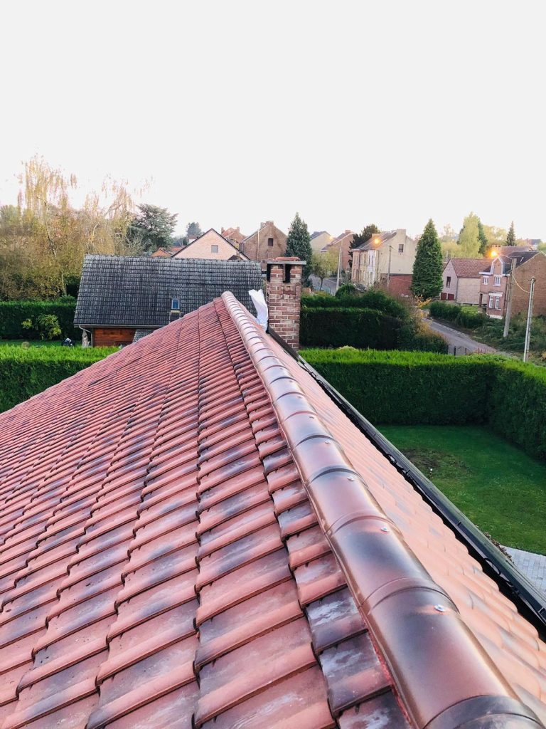 Refection de faitage réalisée par l'artisan Couvreur Emile