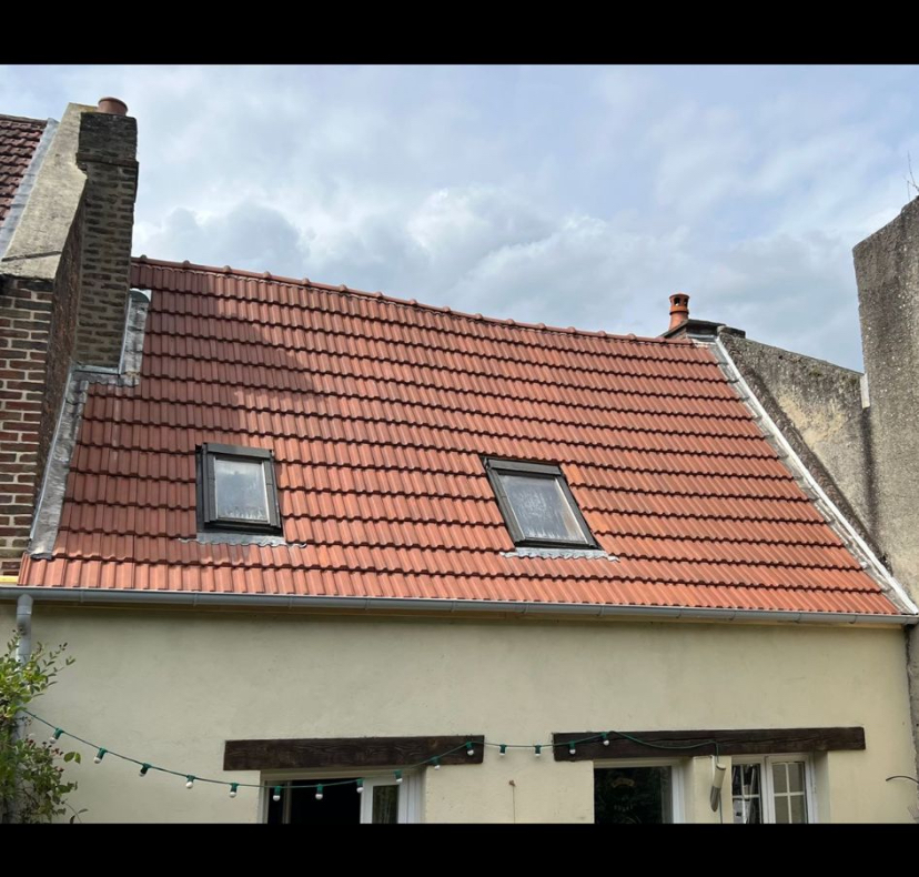 Installation toiture neuve couvreur Emile avec deux fenêtres de toit